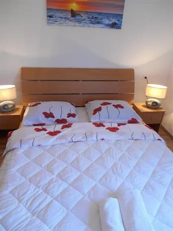 Apartment Antonia Vrsi - Image 1