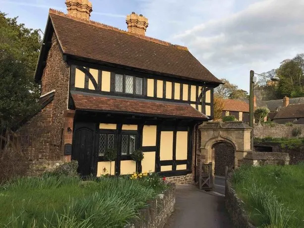 Priory Thatch Cottage - Image 1