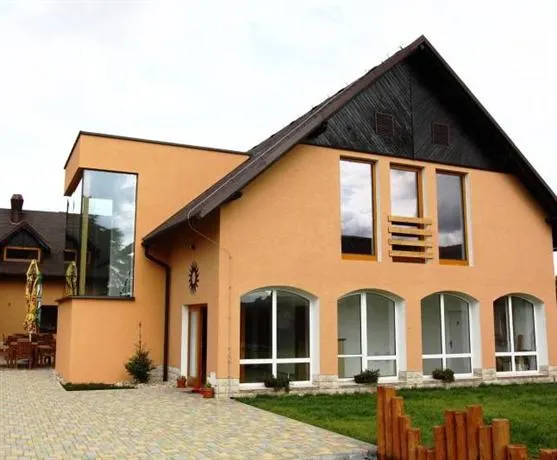 Slunny dvur - Image 1