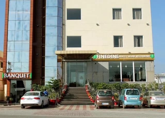 Hotel Vinayak Grand - Image 1