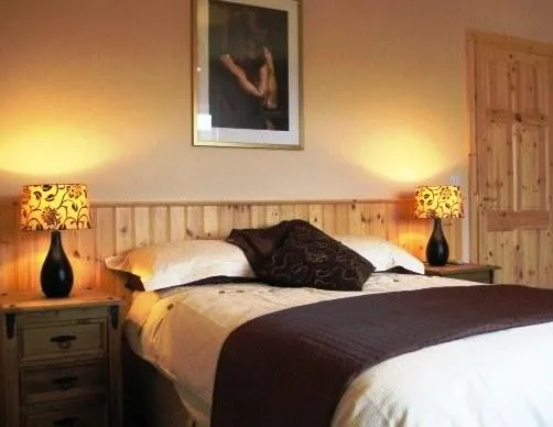 Laune Bridge House - Image 1