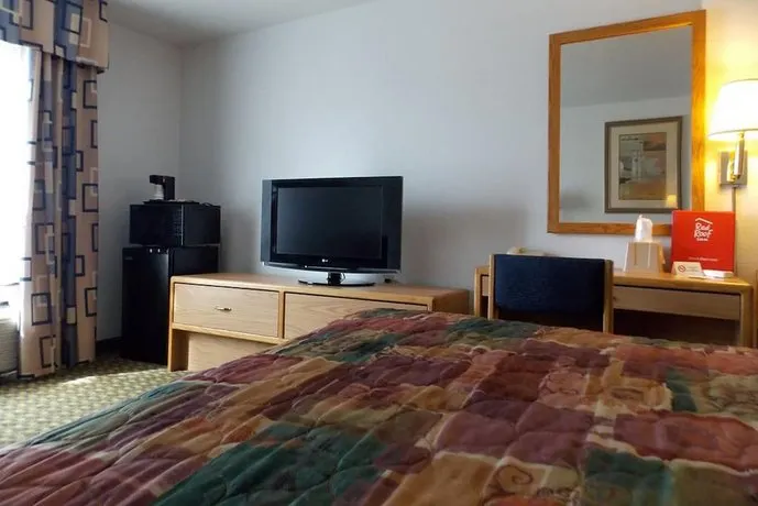 Norwood Inn and Suites - Roseville - Image 1