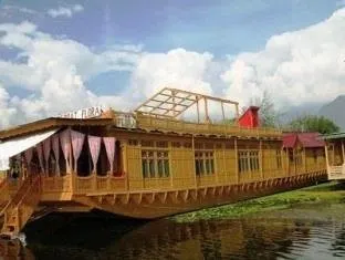 HouseBoat Flora Group - Image 1