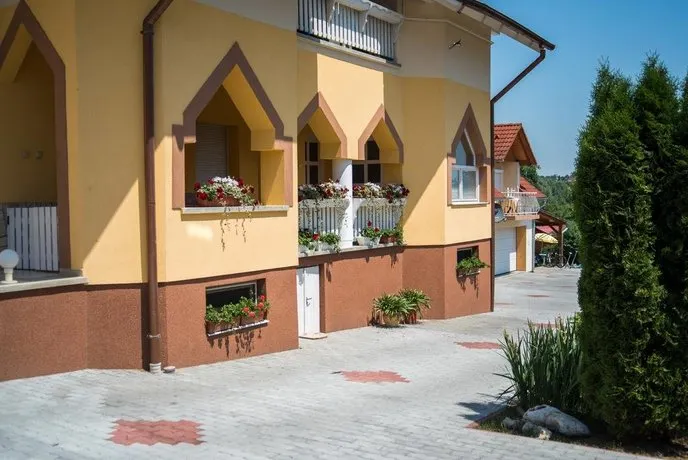 Kámán Vendégház - Image 1