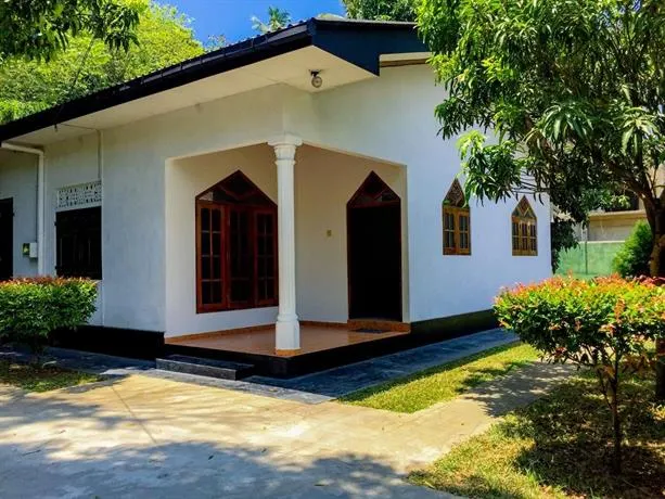 Sun Breeze Cottage - Image 1