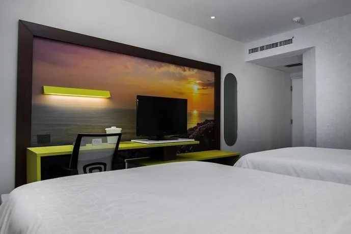 Holiday Inn Expres Hotel & Suites Ciudad de México en el WTC - Image 1