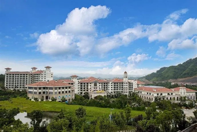 Country Garden Phoenix Suites Hotel - Image 1