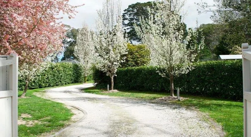 Robin Hill Manor - rambling retreat & tennis court - Image 1