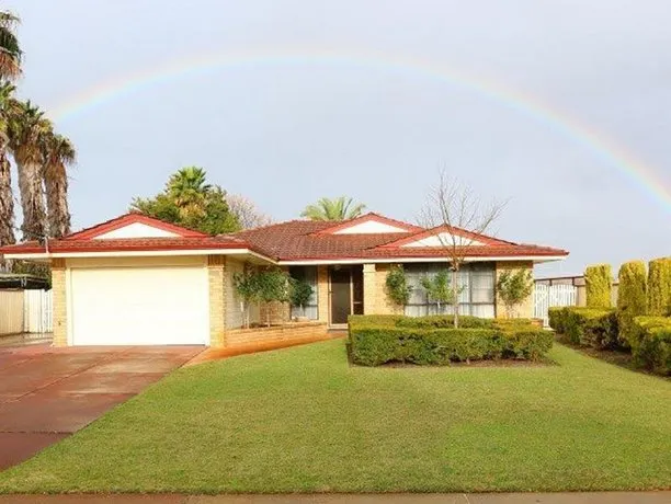 Queens Holiday Accommodation - Image 1