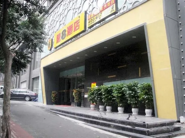 Super 8 Hotel Chongqing Chao Tian Men - Image 1