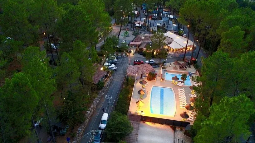 Village de Chalets Camping Bois Simonet - Image 1
