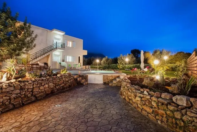 Alura Villas - Image 1