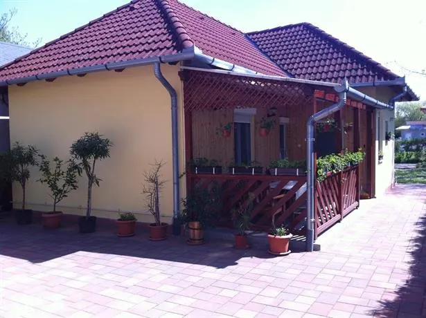 Hortenzia Apartmanház - Image 1