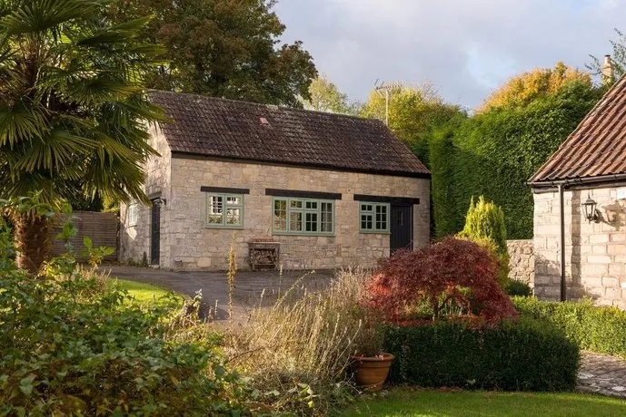 The Snug Priston - Image 1