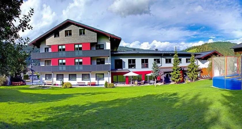 Jugendparadies & Sporthotel Bachlehen - Image 1