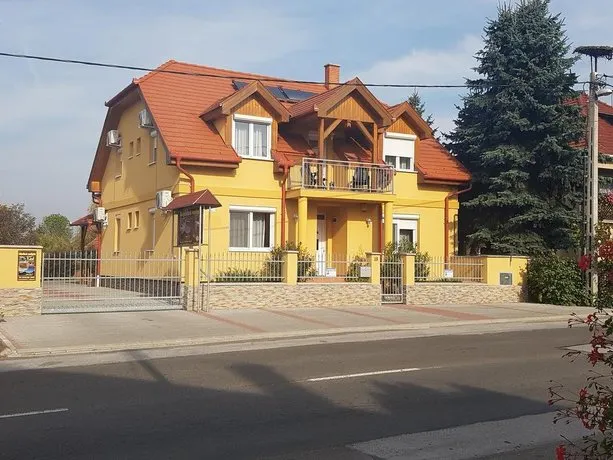 Gólyafészek Panzió - Image 1