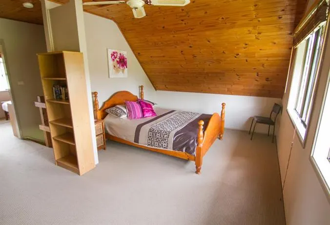 Cedar Creek Retreat Cottages - Image 1