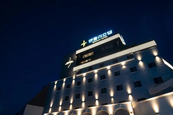 Bentley Hotel Chungjang - Image 1