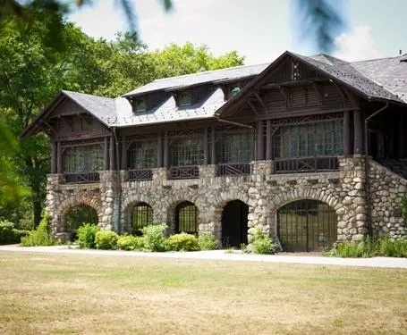Bear Mountain Inn - Image 1
