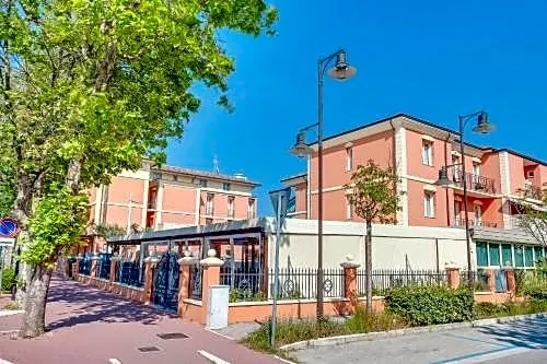 Hotel De la Ville - Image 1