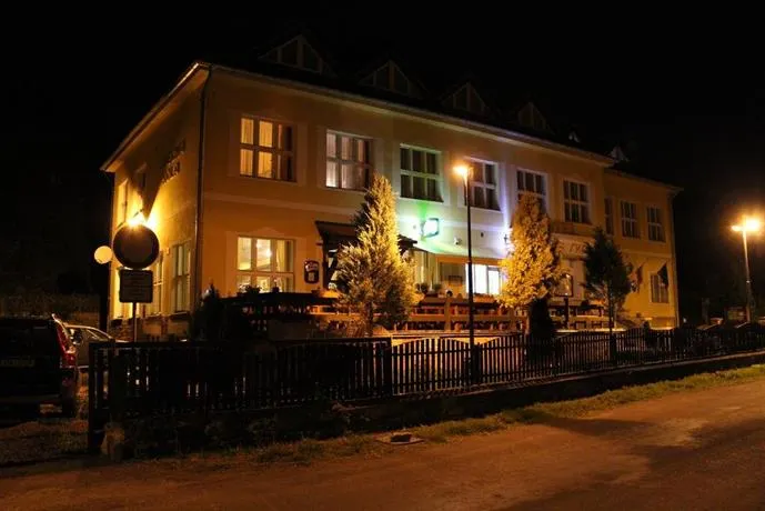 Hotel Obecna Skola - Image 1