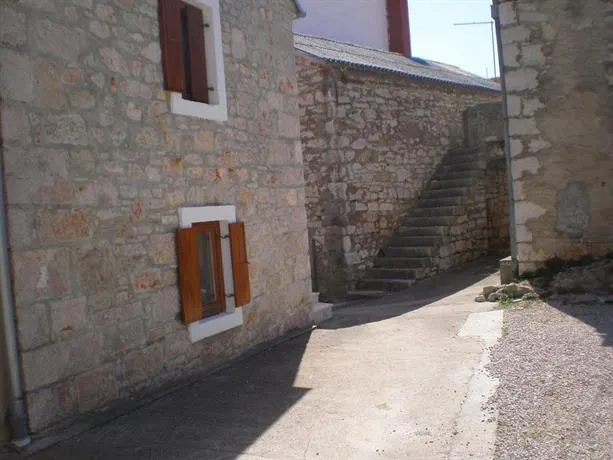 Little Stone Holiday Home - Image 1