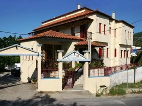 Hotel Kavouris - Image 1