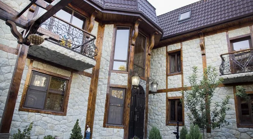 Guest Castle Hotel - Image 1