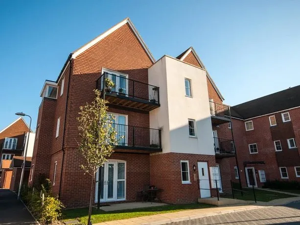 Wokingham - Outfield Crescent - Image 1
