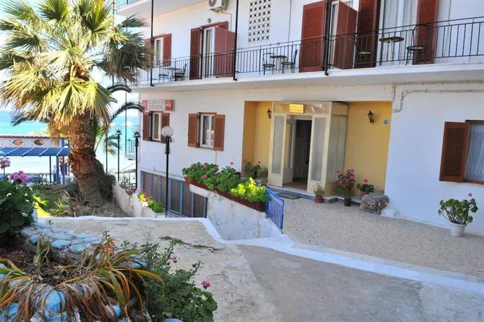 Oasis Hotel Theodoros & Litsa Galaris - Image 1