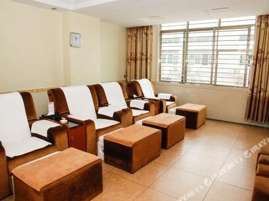 Huayu Le Grand Large Hotel - Image 1