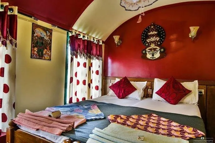 Antonys Eco Houseboat Hostel - Image 1