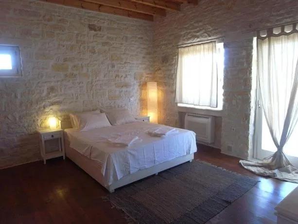 Villa Naousa - Image 1