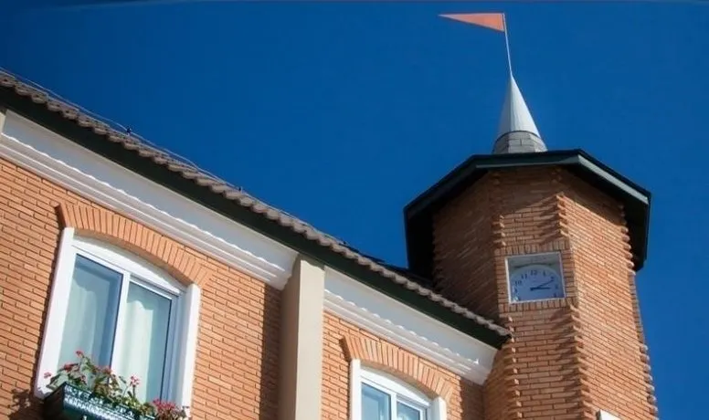 Top Centrum Hotel - Image 1