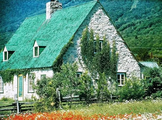 Une Grande Maison De Chalets Village Au Mont Sainte Anne - Image 1