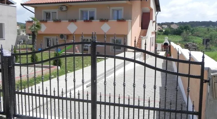 Apartments Bisic - Image 1