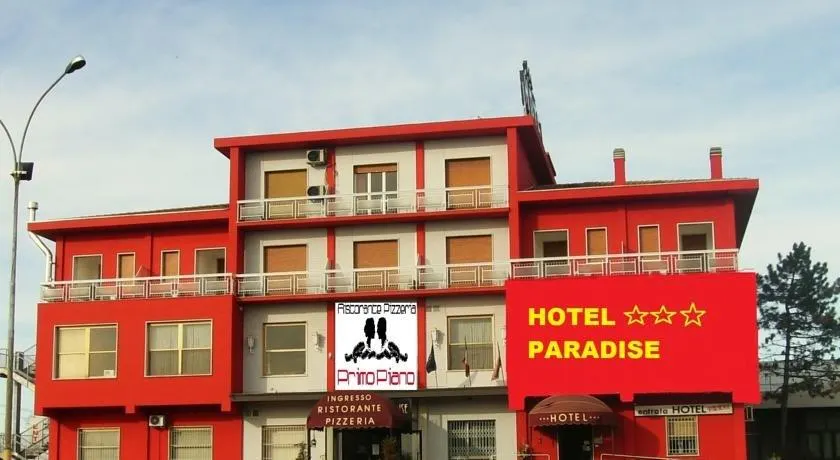 Hotel Paradise - Image 1