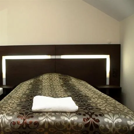 Zoti Hotel - Image 1