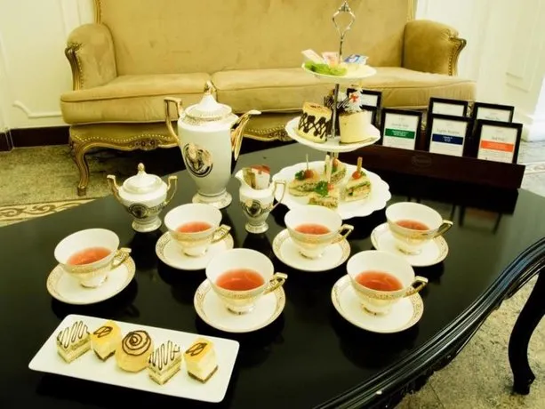 A&EM Signature Hotel - Image 1