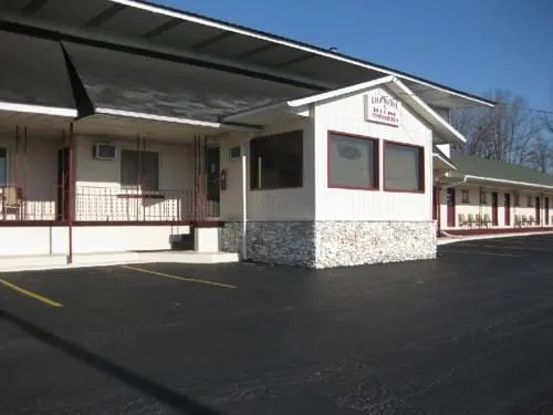 Ritz Motel & Lodging - Image 1