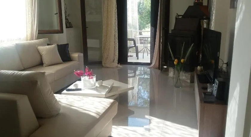 Athina's Villa - Image 1