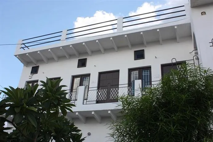Iora Guest House - Image 1