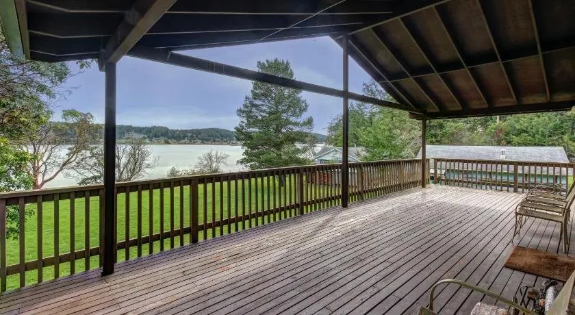 Fisherman Bay Beach House - Image 1