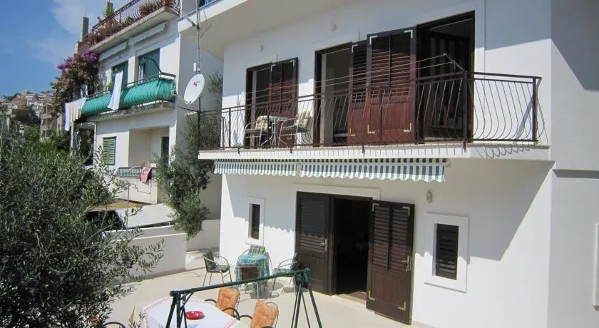 Holiday Home Mona Igrane - Image 1