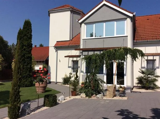 Ancsi Apartmanhaz - Image 1
