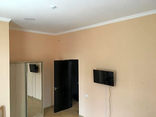 Kmg Hotel - Image 1