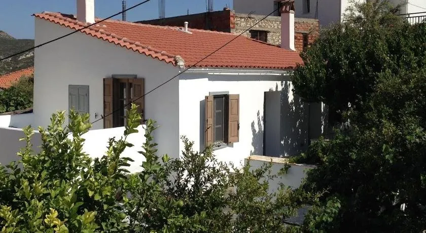 Village house in Hora Samos - Image 1
