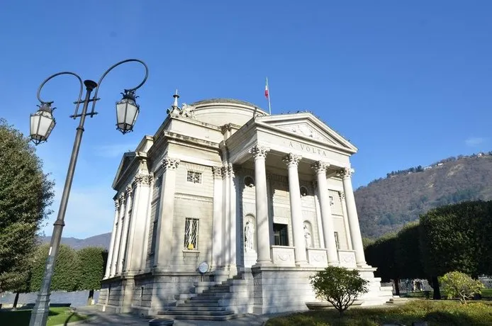 Como At Home - Image 1