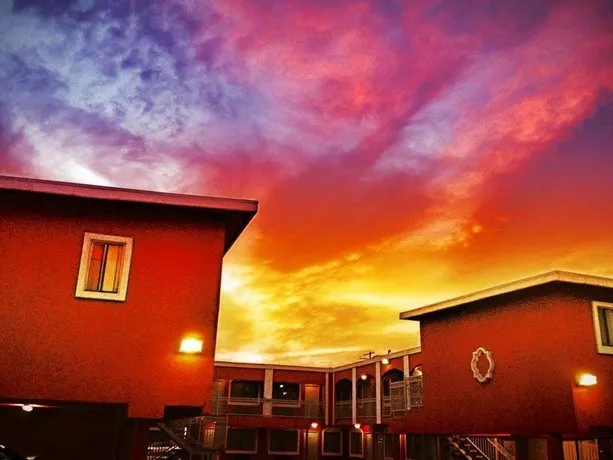 Royal Inn Motel - Image 1