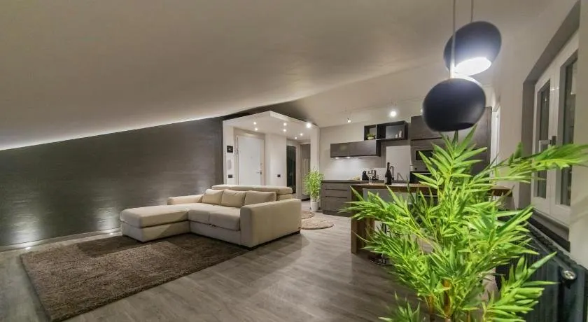 Panoramic penthouse in the historical center - Image 1